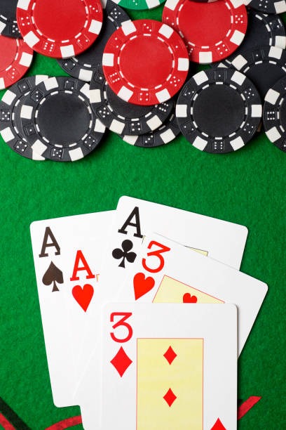 Dragon Tiger card game interface on gol33 slot